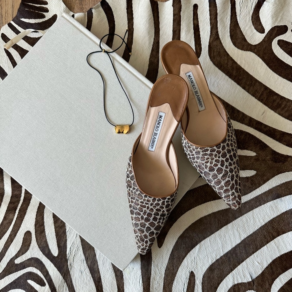 Vintage Manolo Blhanik heels